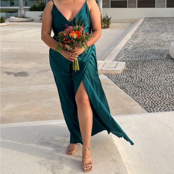 Worn once. Dry cleaned. Galina Signature Style #GS290017 - Picture 4 of 9